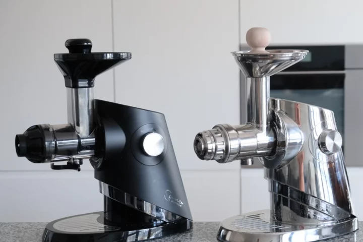 porównanie blenderów wysokoobrotowych do zielonych koktajli Sana Supreme 727 vs Sana Ultimate 929
