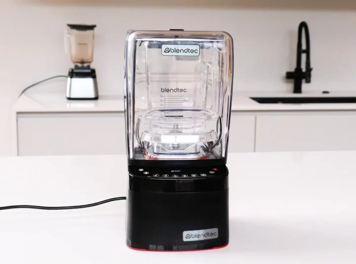 Blendtec pro to najwyższy model blenderów domowo Blendtec. Najmocniejszy i najcichszy blender wyposażony w komorę wyciszającą
