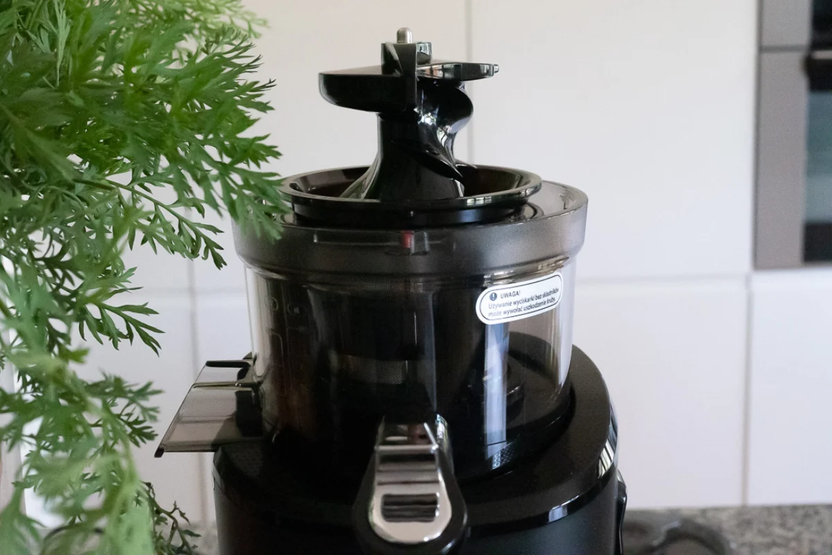 Ślimak tnący smart cut w wyciskarce Kuvings Revo830 do selera naciowego